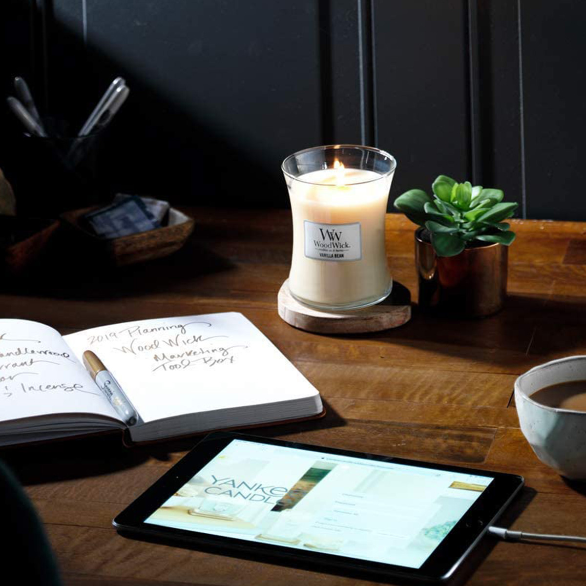 WoodWick Candle - Medium Jar - Vanilla Bean - Image 2